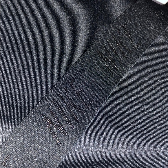 NIKE women’s sports bra - Picture 3 of 5